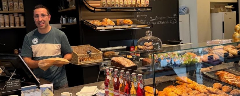 Domenico und sein Team freuen sich auf Ihren Einkauf. Täglich wechselnd gibt es Mittagsangebote und Mittagsmenüs in der Coffee Friends Lounge im Bahnhof Sonthofen