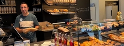 Domenico und sein Team freuen sich auf Ihren Einkauf. Täglich wechselnd gibt es Mittagsangebote und Mittagsmenüs in der Coffee Friends Lounge im Bahnhof Sonthofen