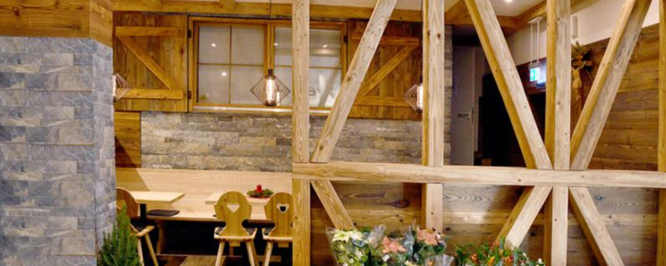 wir freuen uns auf Sie - das Team vom Edeka Weissinger - mittags gut und lecker Essen gehen und sitzen im Bistro vom Edeka-Weissinger  - Alle Restaurants, Café, Bar, Imbisse in Bad Hindelang mit wechselnden Mittagsangeboten und Tagesgerichte